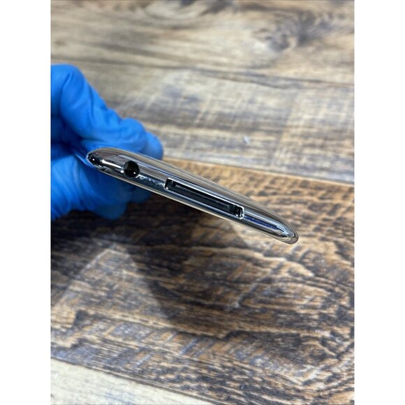 Apple iPod Touch (2nd Generation) 16GB Model:A1288 W/ Bundle Cable & Adapter - Picture 5 of 5